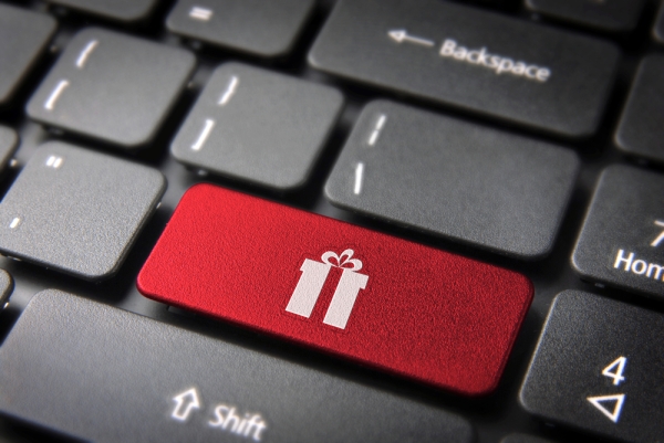 Červené tlačítko so symbolom darčeku na klávesnici