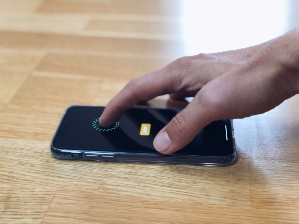 Prst na dotykovom displeji smartfónu