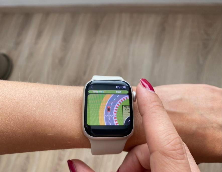 Hranie hier na hodinkách Apple Watch.