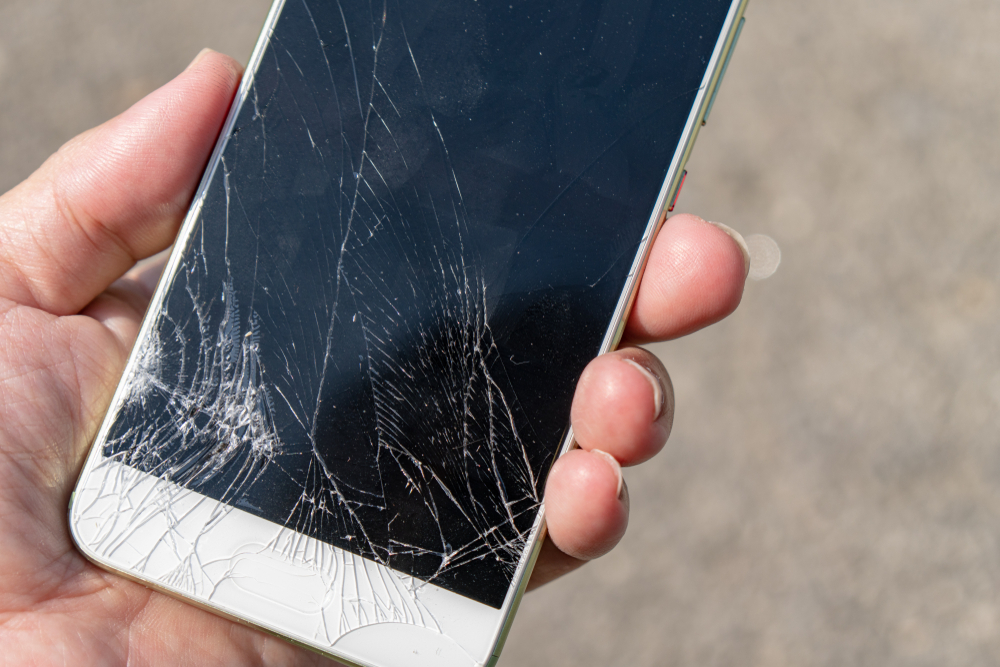 Je bezpečné používať mobil s rozbitým displejom?
